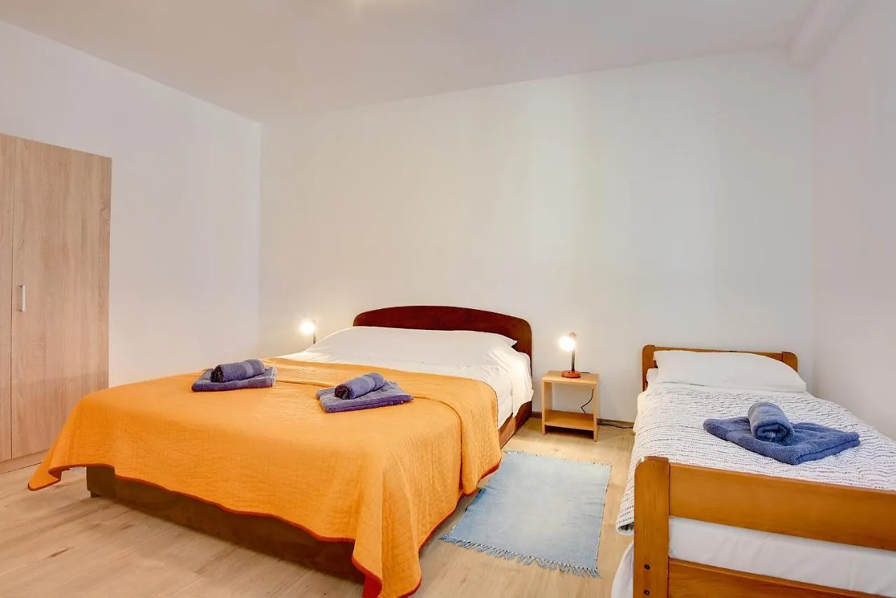 Apartments Aldo Banjole