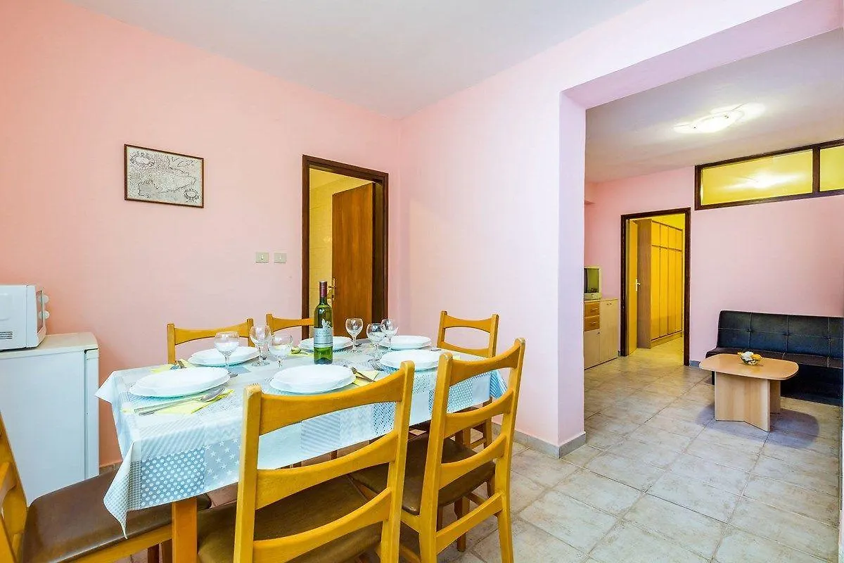 Apartments Aldo Banjole